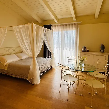 Bed & Breakfast Terra Di Vento Montecorvino Pugliano
